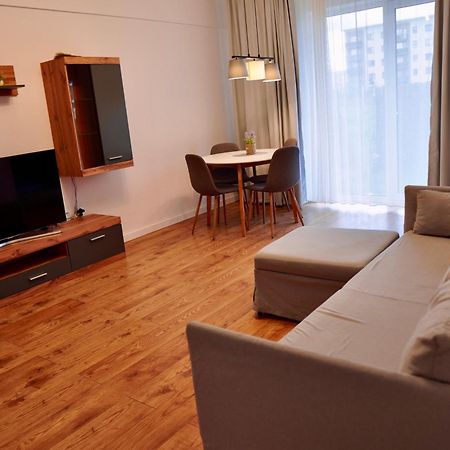 Coresi, 2 Camere, Sleeps 6 Large Private Garden Apartment Pets Welcome Brasov Ngoại thất bức ảnh