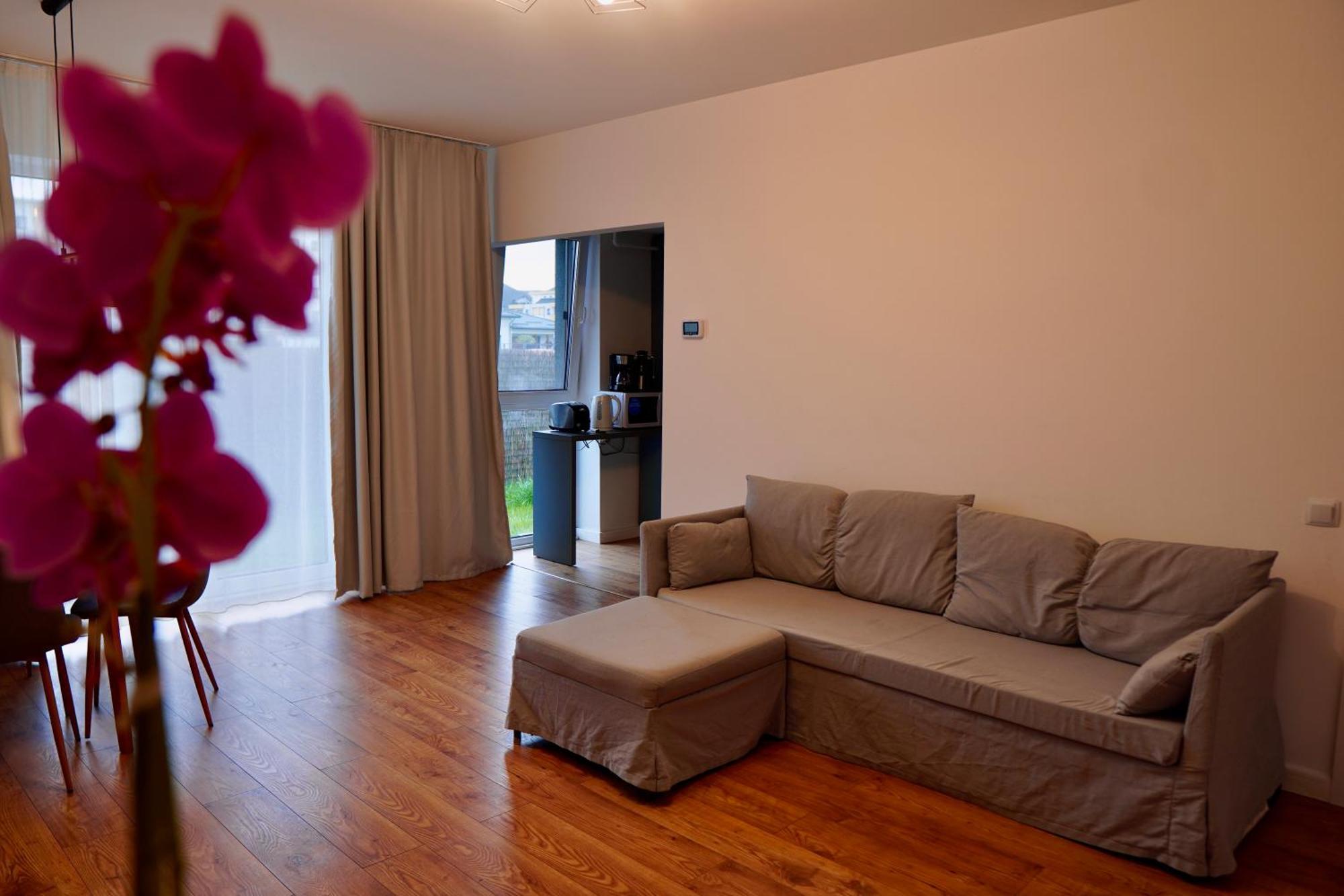 Coresi, 2 Camere, Sleeps 6 Large Private Garden Apartment Pets Welcome Brasov Ngoại thất bức ảnh
