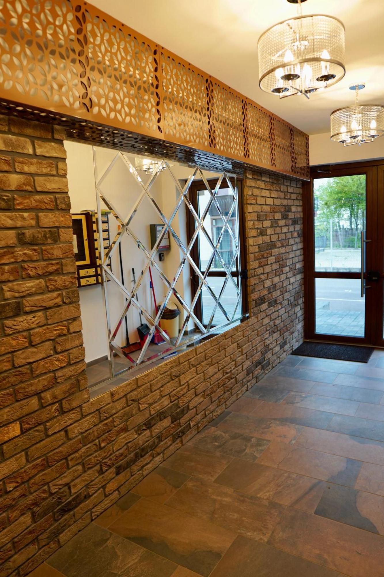 Coresi, 2 Camere, Sleeps 6 Large Private Garden Apartment Pets Welcome Brasov Ngoại thất bức ảnh