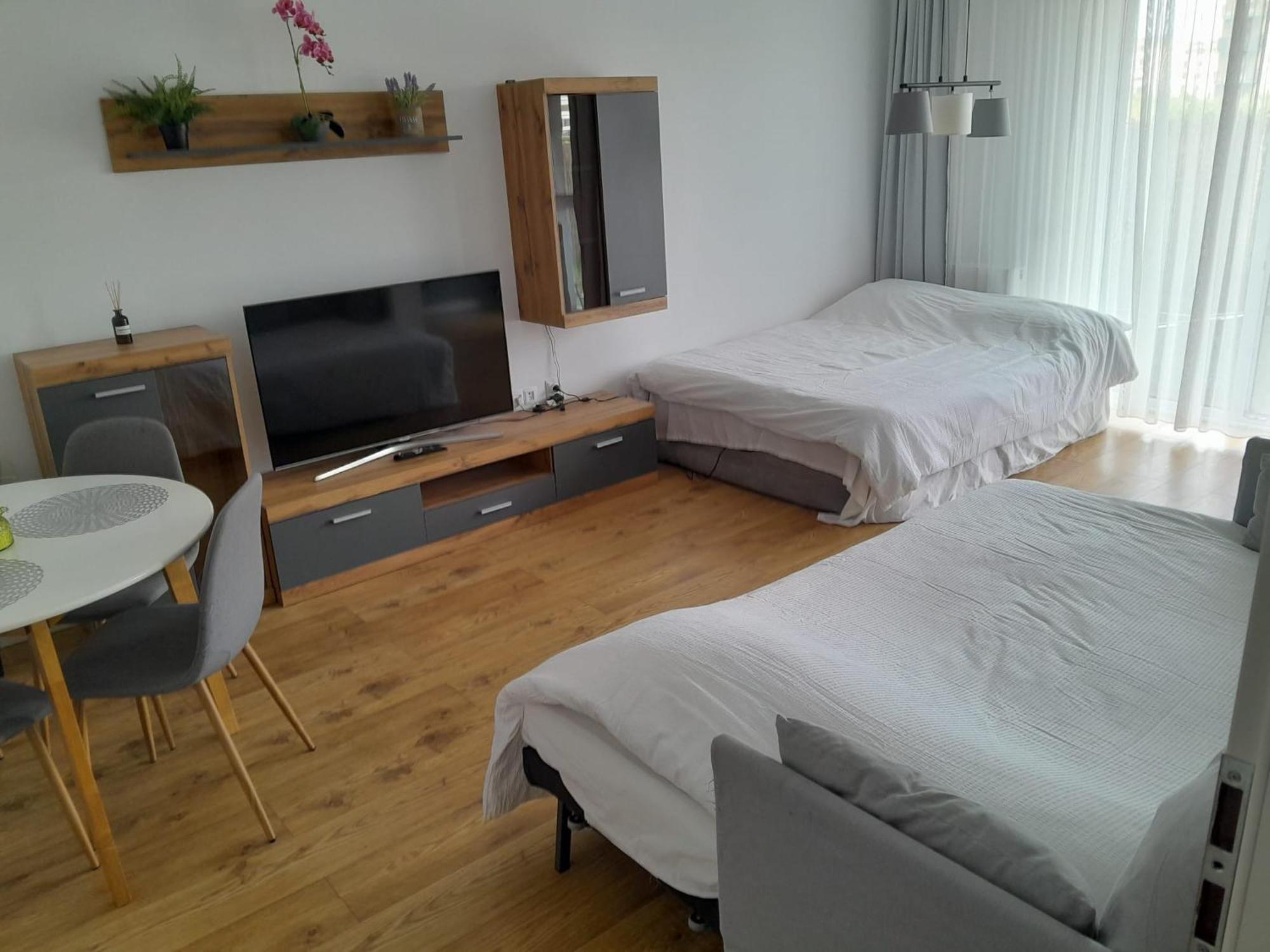 Coresi, 2 Camere, Sleeps 6 Large Private Garden Apartment Pets Welcome Brasov Ngoại thất bức ảnh
